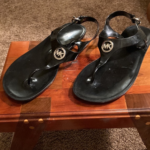 MICHAEL KORS BLACK SANDALS. SIZE 8. GUC - Picture 4 of 6